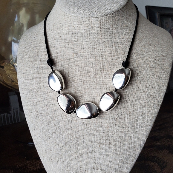 17" Chaps necklace with large silver beads - Picture 3 of 3